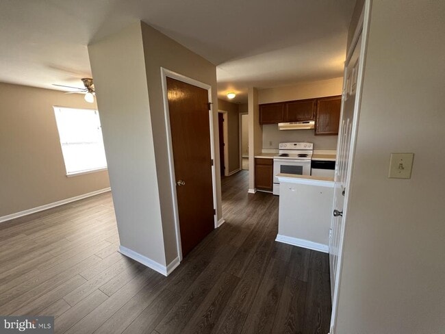 Photo - 306 Walnut Ct Way