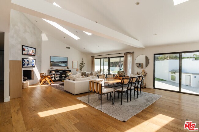 Photo - 3554 Alginet Dr