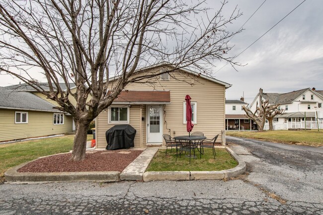 Adorable 3-Bedroom Ranch - Adorable 3-Bedroom Ranch House