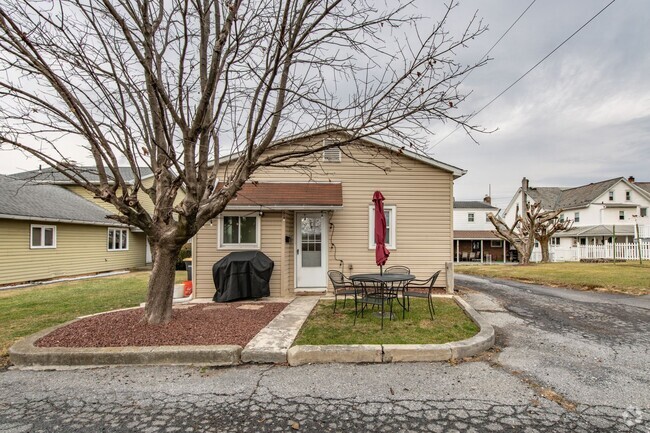 Building Photo - Adorable 3-Bedroom Ranch Rental