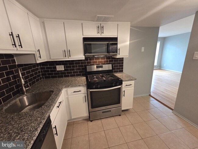Photo - 441 Tomlinson Rd