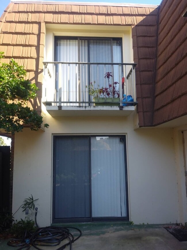 Beautiful 2 bedroom 2.5 bath duplex in qu... - Beautiful 2 bedroom  2.5 bath duplex in qu... Townhome