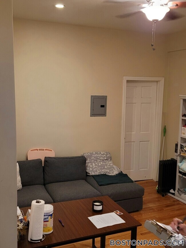 Building Photo - 1189 Commonwealth Ave Rental
