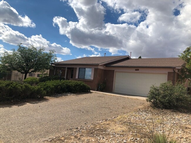 Building Photo - 567 Apache Loop SW Rental