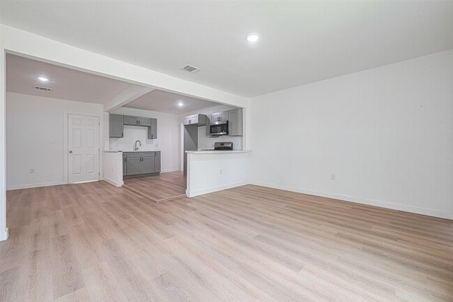 Photo - 606 Cresline St