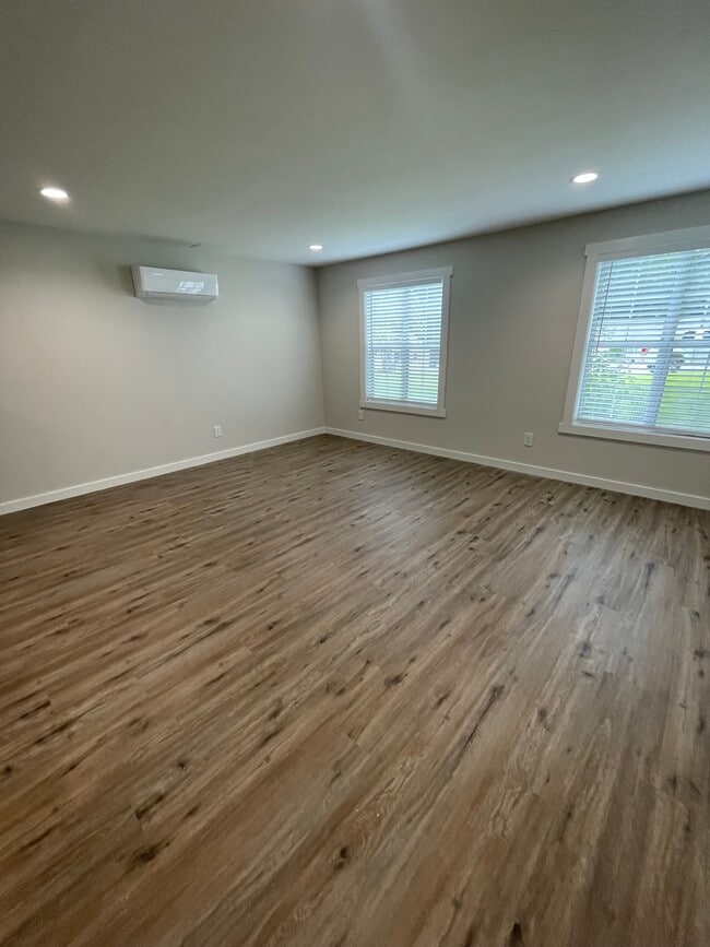 Photo - 533 Bluff Ct