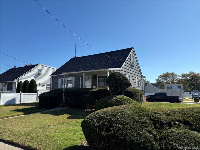 Photo - 273 Mott Ave