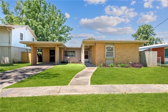 Building Photo - 2655 Hyman Pl