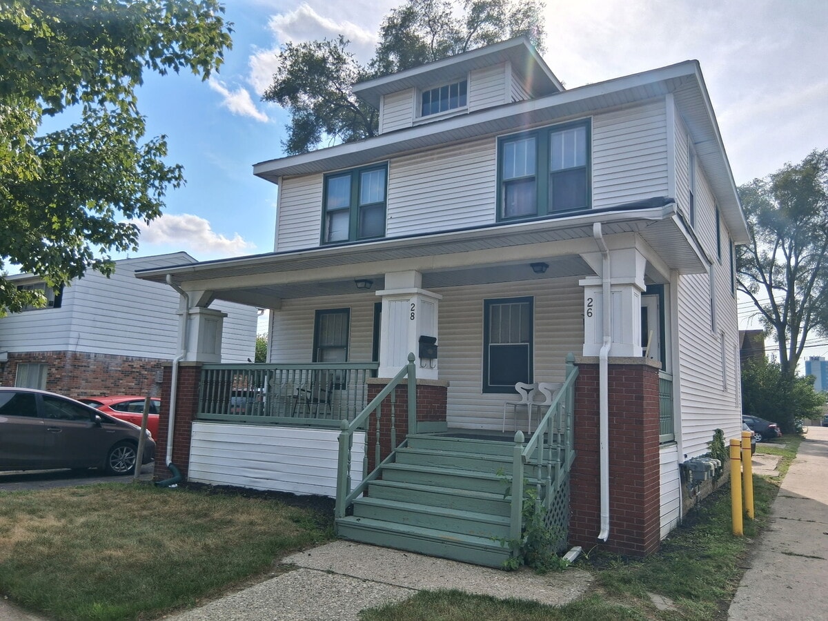 Photo - 26 Renshaw Ave Unidad Downtown Clawson Two Beds One Bath
