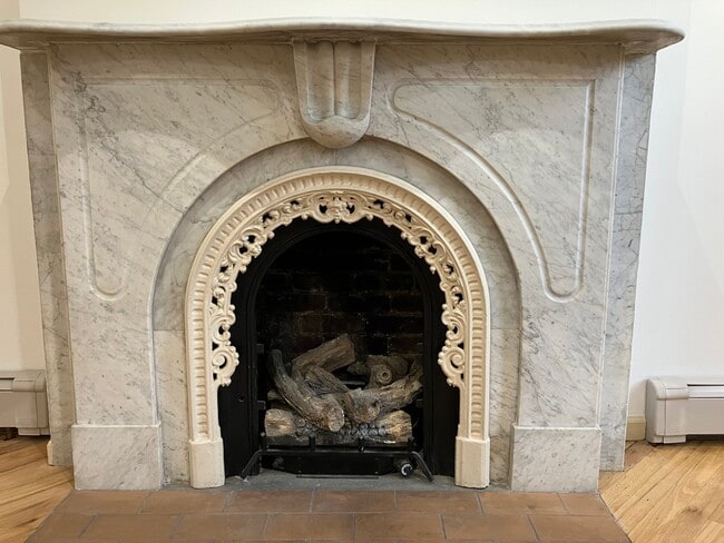 Working (gas) fireplace & Marble surround ca. 1860 & Marble mantelpiece ca 1860 - 143 Sussex St Unit Apt. #3