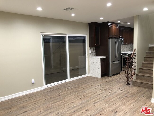 15431 Huston St