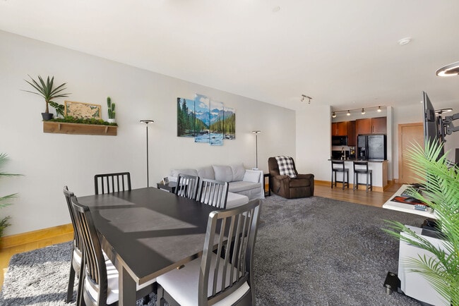 Photo - 1550 E Royall Pl Unidad 403