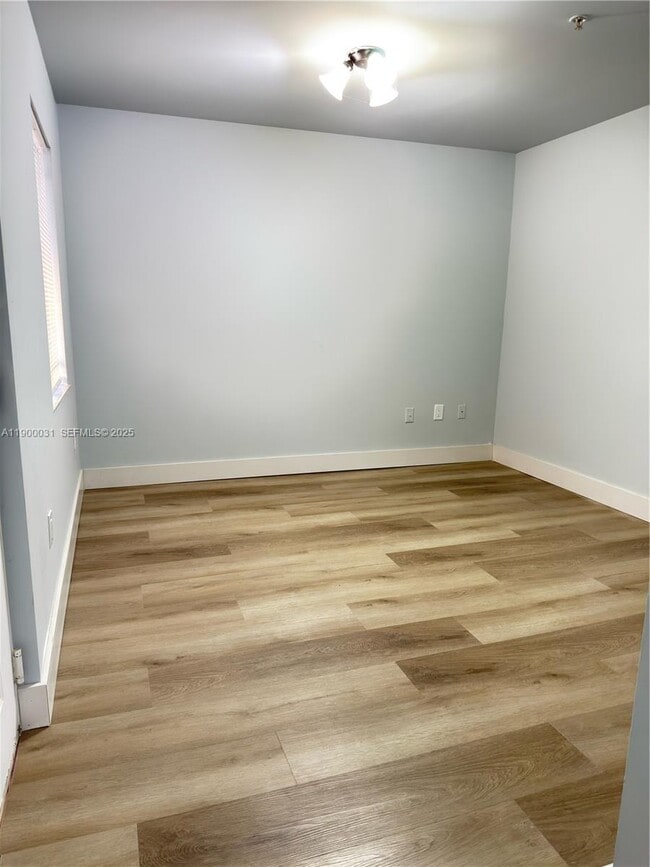 Building Photo - 1930 SW 2nd St Unit 6