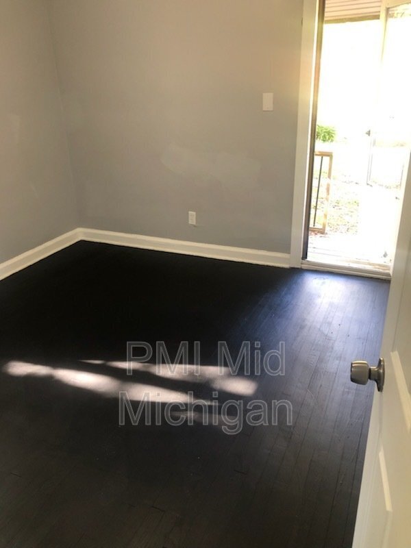 Photo - 9717 Balfour Rd