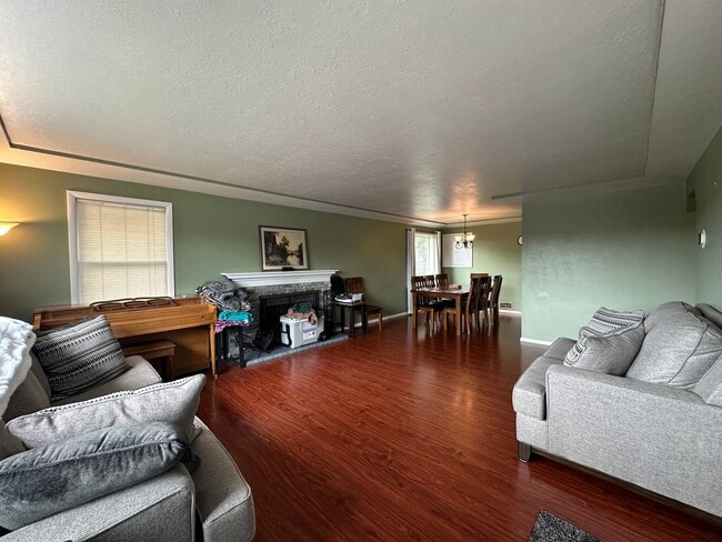 Photo - Fantastic 4 Bedroom 2 Bath Northside Home