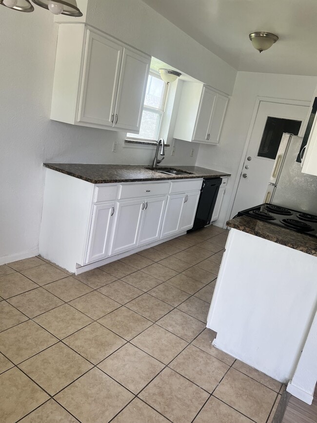 Photo - 1405 E Park Dr