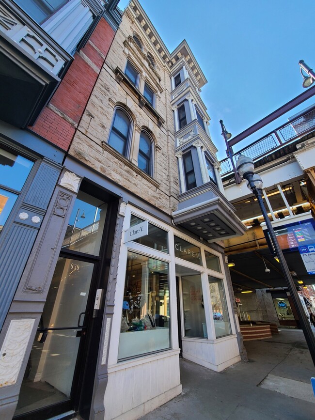 Building Photo - 939 W Armitage Ave Unit #B