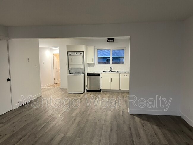 Photo - 3713-3713 24 Ave