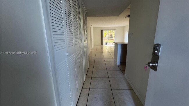 Photo - 4111 Stirling Rd Unidad 102