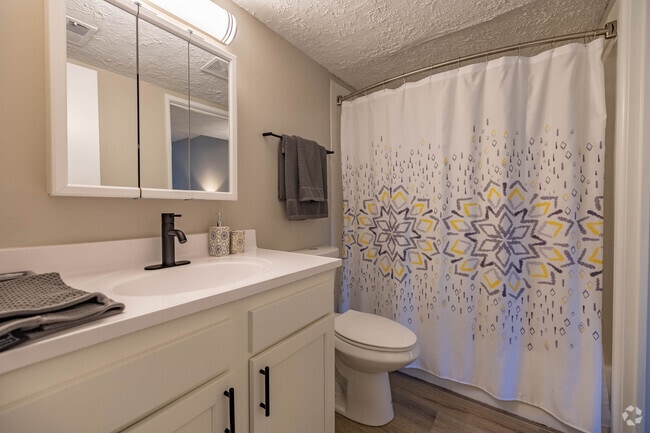 2 habitaciones, 1 baño, 860 pies cuadrados, baño - The Links