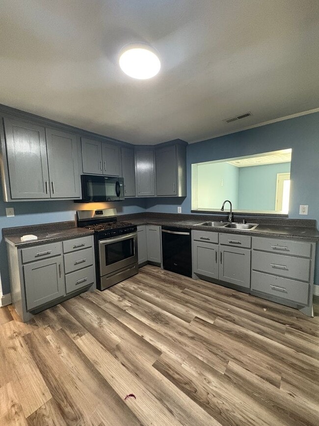 Photo - 1303 Collett Ln