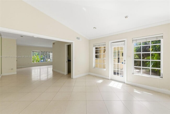 Photo - 3300 Segovia St