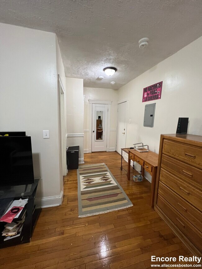 386 Riverway Unit 3