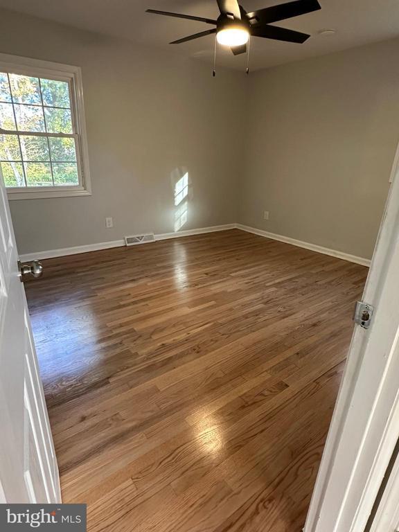 Photo - 44075 Louisdale Rd