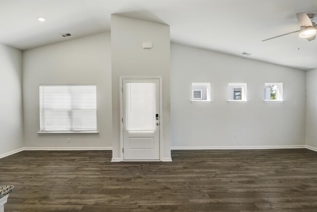 Photo - 375 Logan St