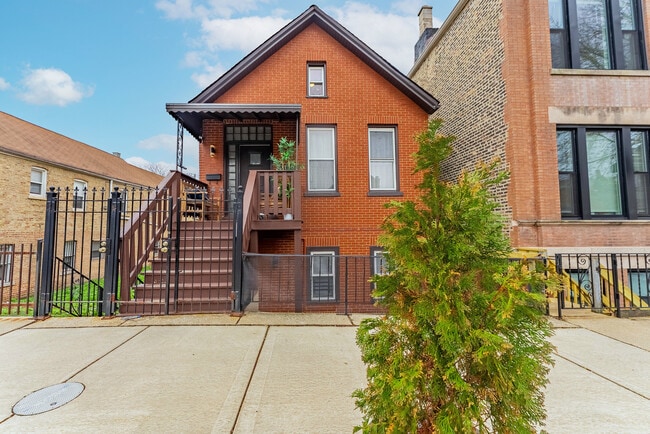 Building Photo - 2143 W 18th Pl