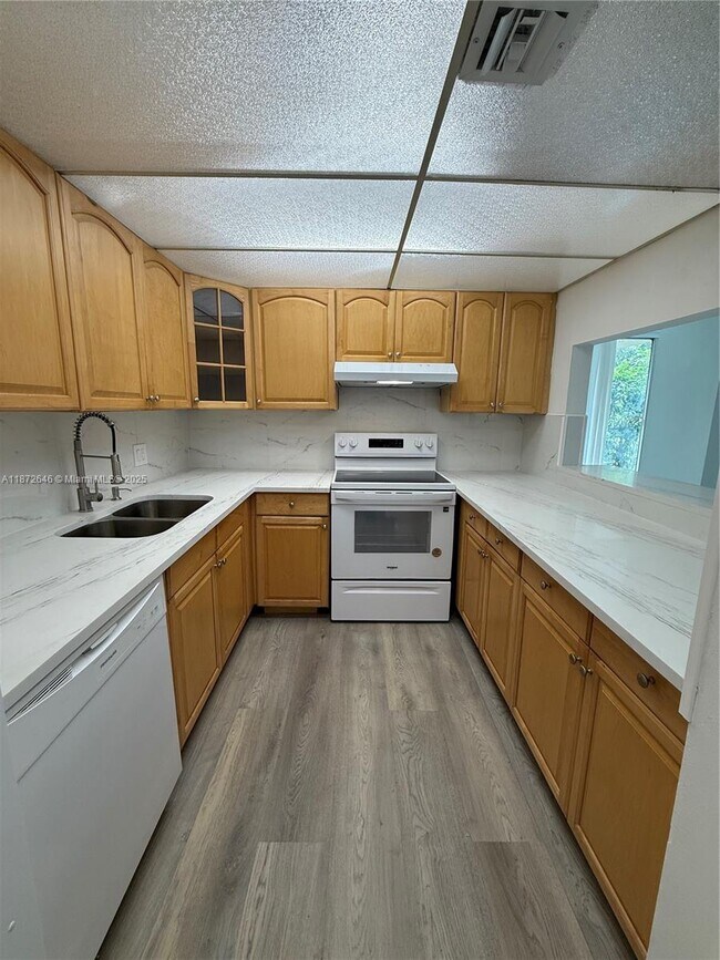 Photo - 9441 Live Oak Pl