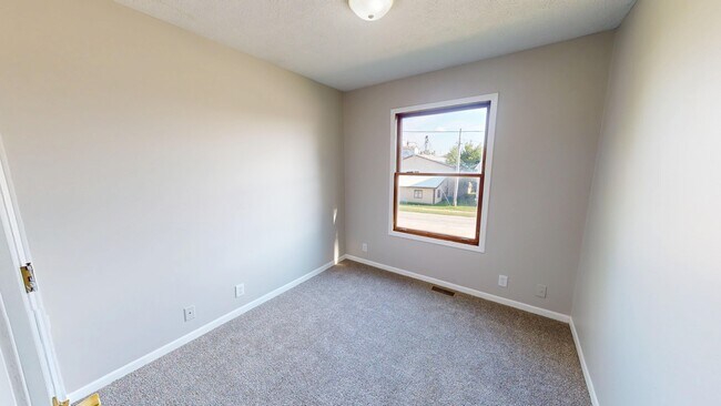 142 E Lincoln Hwy