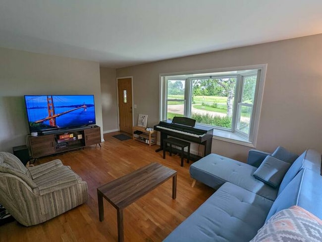 Photo - 3841 Ridgeway Ave