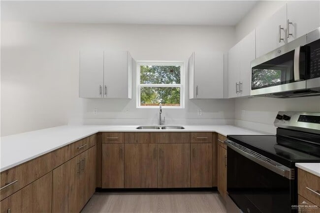 Photo - 810 N Clarence Ave Unit 4