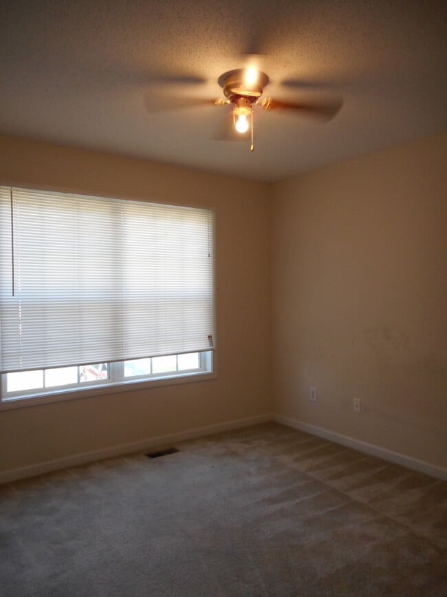 Photo - Sweet 4 Bed x 2 Bth (SORRY! NO SECTION 8)