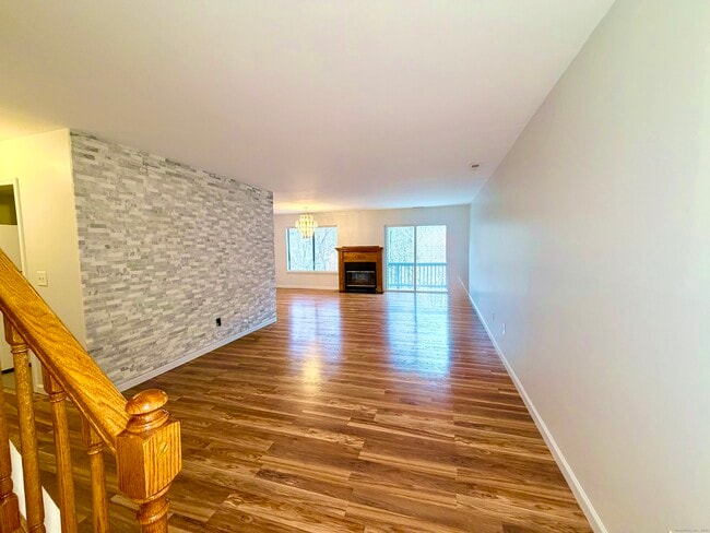 Building Photo - 14 Newtown Rd Unit A17