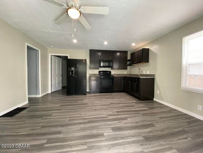 Photo - 215 N Oleander Ave