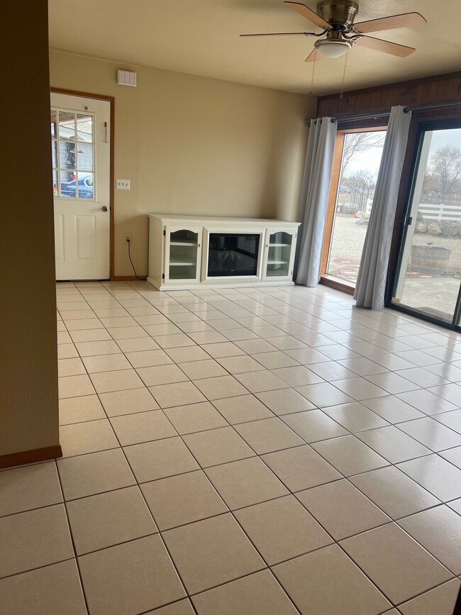 Building Photo - 881 Bishop Rd Unit A