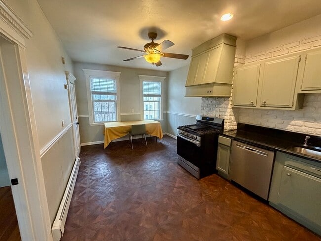 Photo - 324 Chelsea St Unit 3