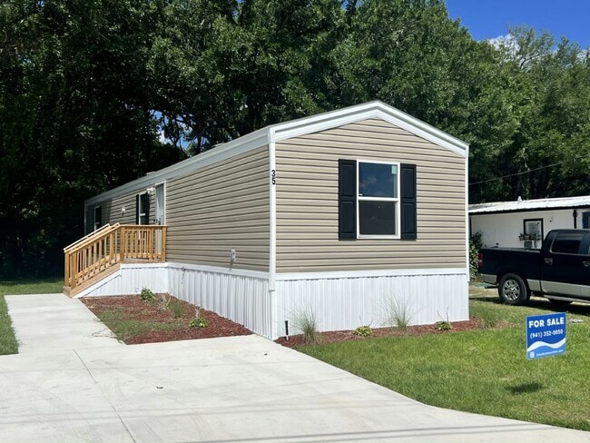 Building Photo - 35 Tower Manor Cir W