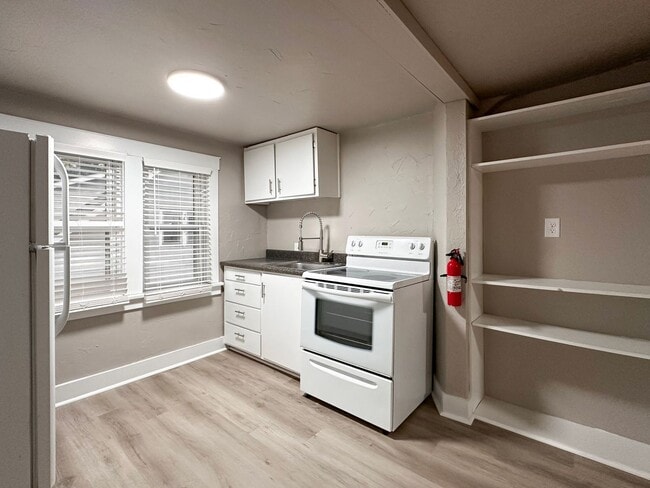 Building Photo - 713 Main St Unit 713 1/2