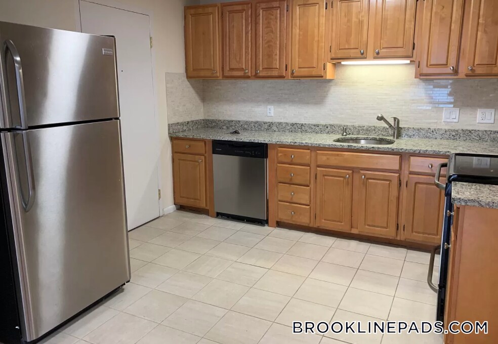 Photo - 230 Babcock St Unit 4H