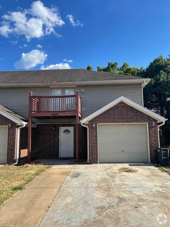 Building Photo - 2317 W Skyler Dr Rental
