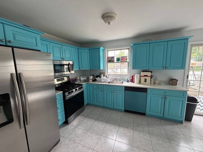 Photo - 122 McLoughlin St
