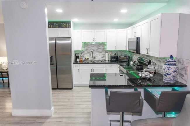 Building Photo - 6190 W 19th Ave Unit 201