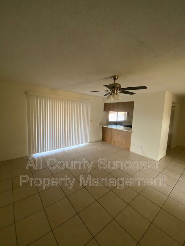 Photo - 2578 Surrey Dr