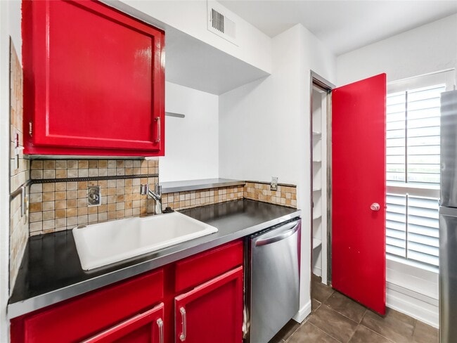 Photo - 10075 Westpark Dr Unit 9