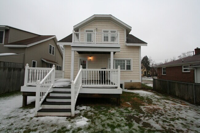 Photo - 233 Garfield Ave SW