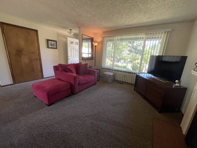 Photo - Lovely 3bed/2bath Ranch style home with HUGE private yard in a peaceful cul-de-sac!