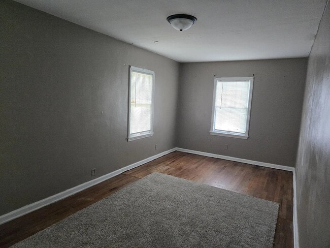 Photo - 2047 Beverly Pl